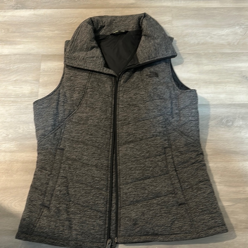 Women’s The North Face Puffer Vest  XL gray
